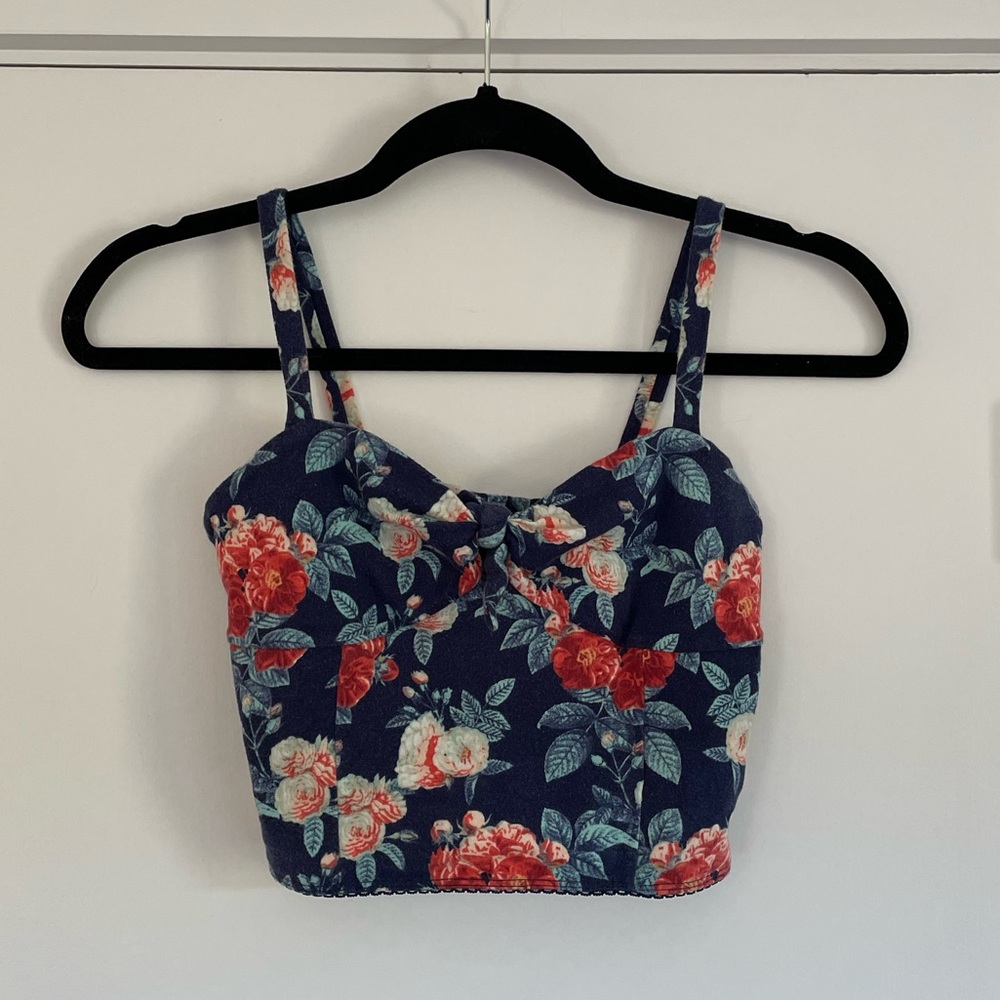 Urban Outfitters tank top 🌹💙